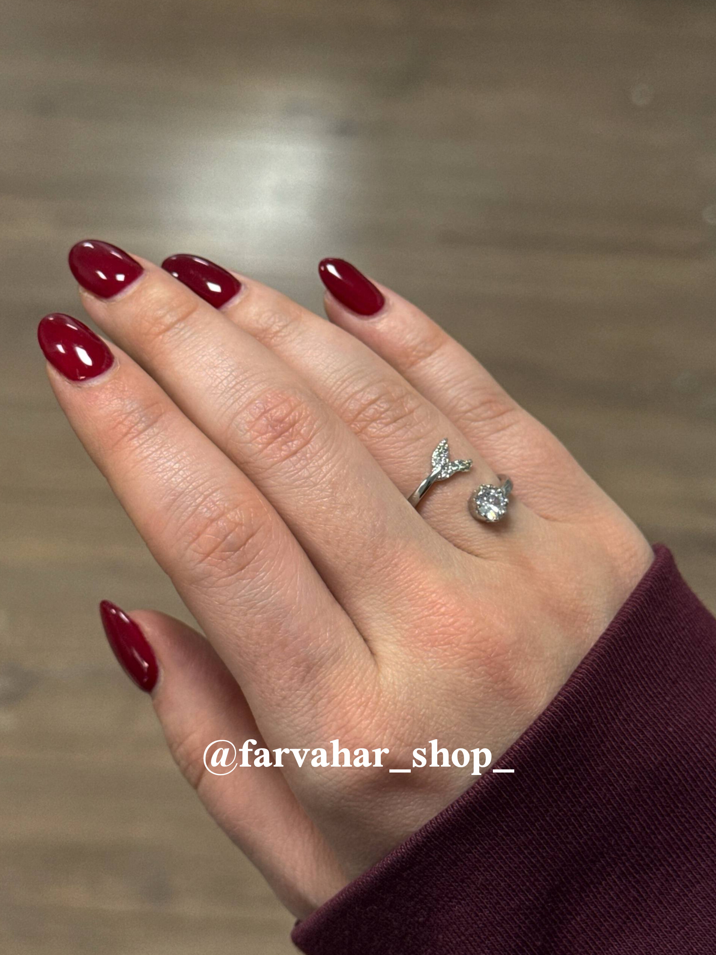 انگشتر دم وال و نگین